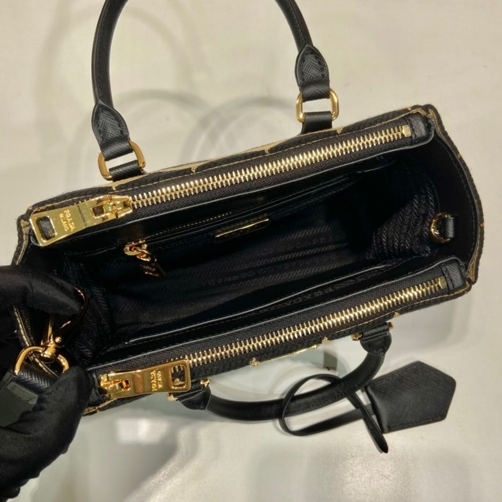 <AUTHENTIC>Prada bag - image 6